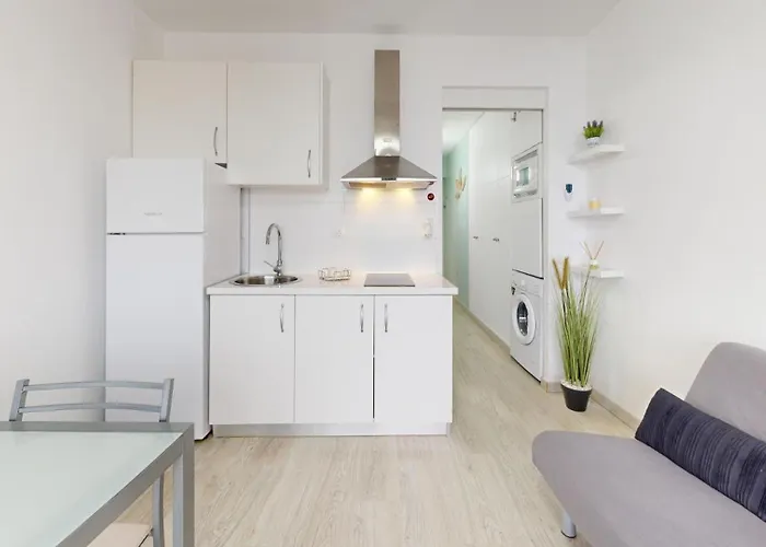 30m2 ,vue Sur Et Piscine, Commerce Roses