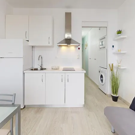30m2 ,vue Sur Et Piscine, Commerce Roses