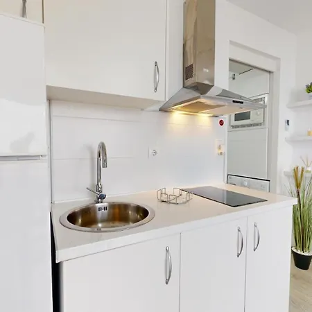 아파트 30m2 ,vue Sur Et Piscine, Commerce *